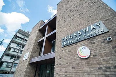 Crossway基督教中心用利来国际旗舰厅将人们聚集在一起